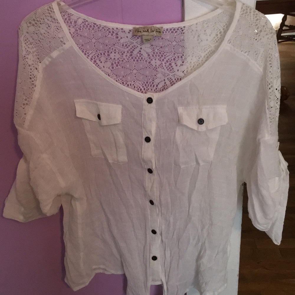 White shirt w/lace